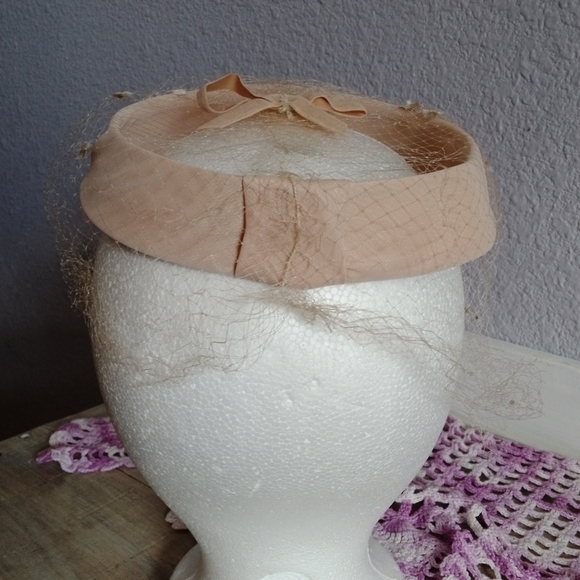 1950s Vintage Bumper with Netting Beige Hat - Picture 4 of 7